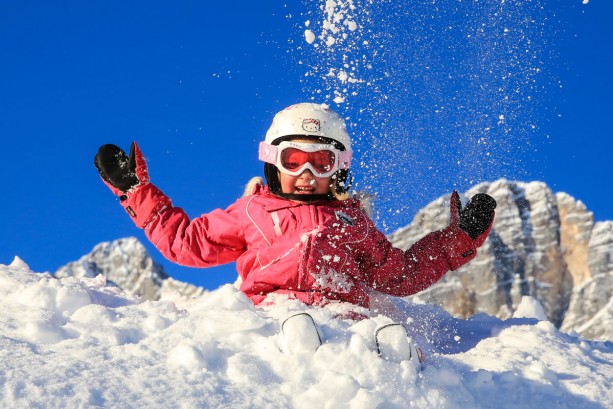 Kind beim Skifahren